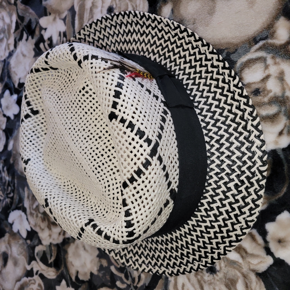 Stylish Capas Black and White Fedora Hat